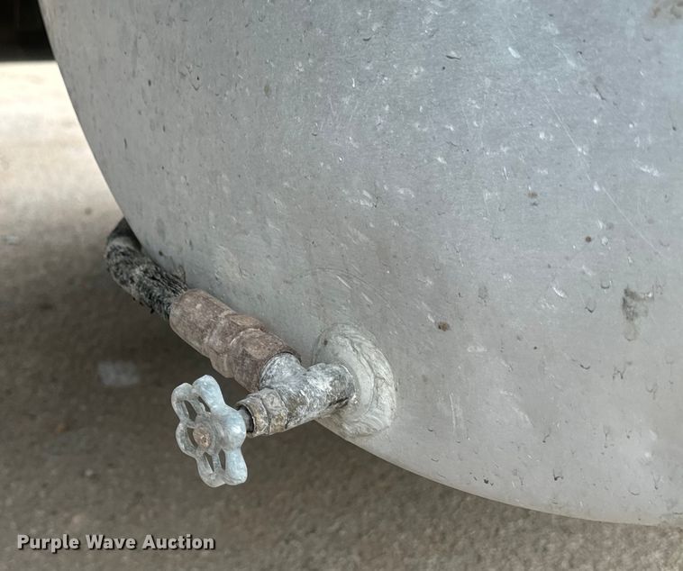 image for item DU3005 2004 Mack CX613 dump truck