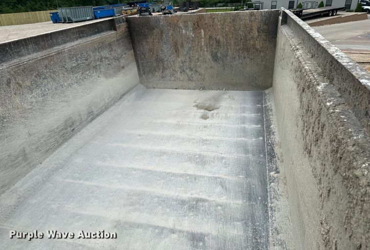 image for item DU3005 2004 Mack CX613 dump truck