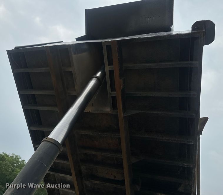 image for item DU3005 2004 Mack CX613 dump truck