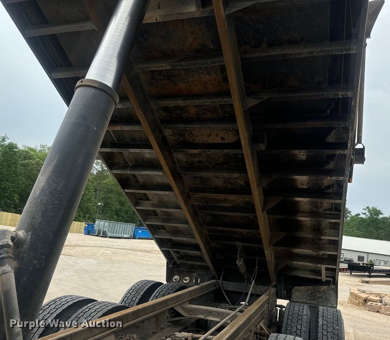 image for item DU3005 2004 Mack CX613 dump truck