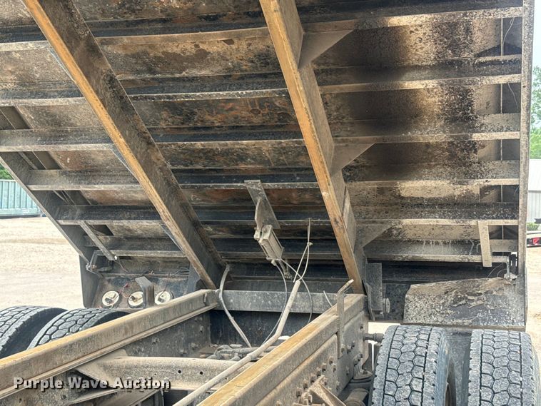 image for item DU3005 2004 Mack CX613 dump truck