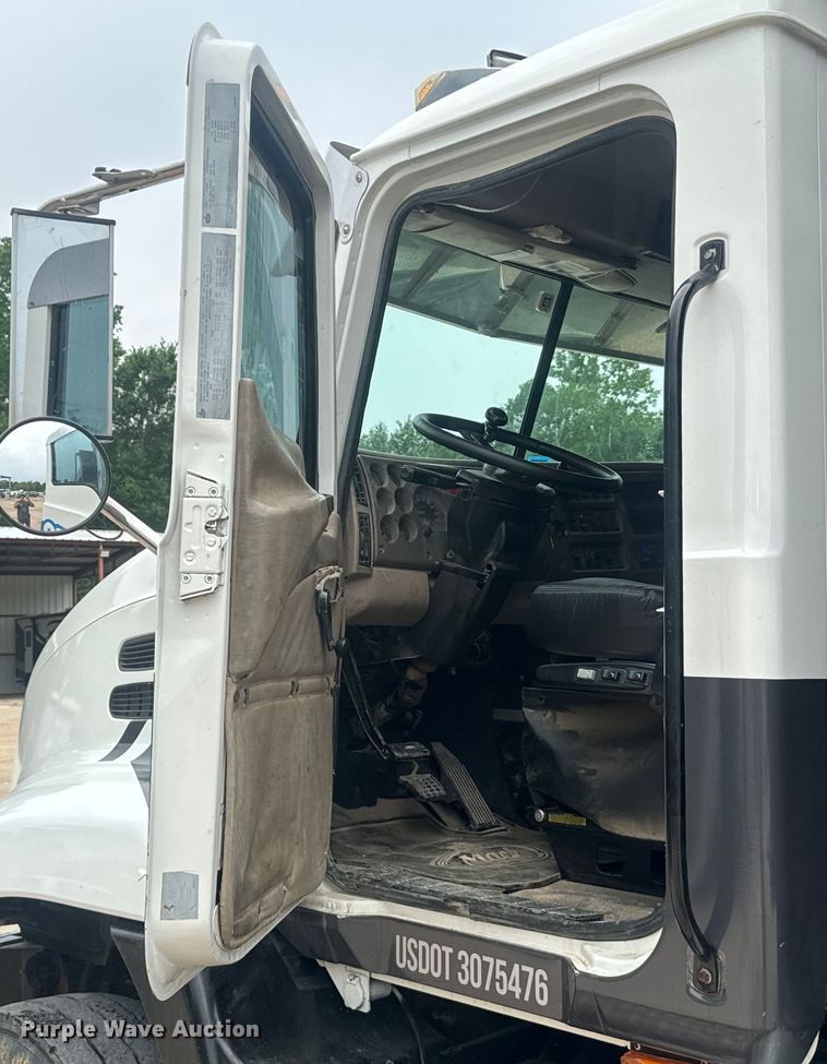 image for item DU3005 2004 Mack CX613 dump truck