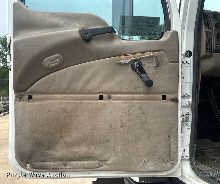 image for item DU3005 2004 Mack CX613 dump truck