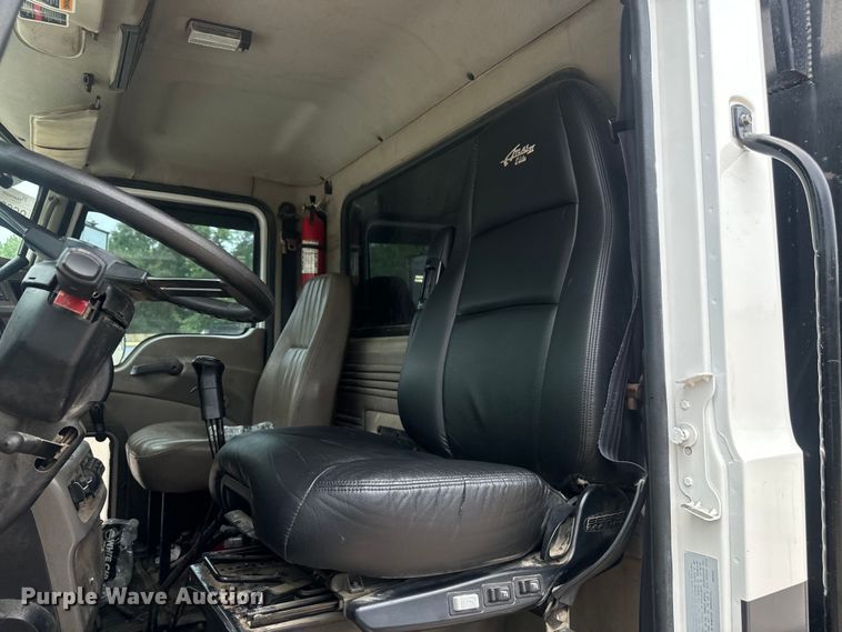 image for item DU3005 2004 Mack CX613 dump truck