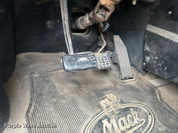 image for item DU3005 2004 Mack CX613 dump truck