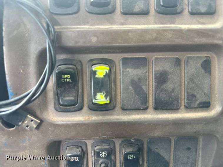 image for item DU3005 2004 Mack CX613 dump truck