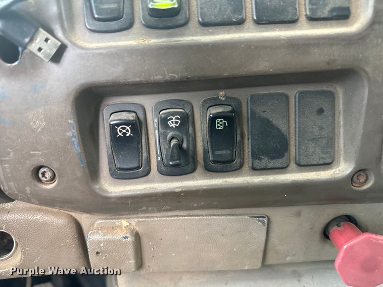 image for item DU3005 2004 Mack CX613 dump truck