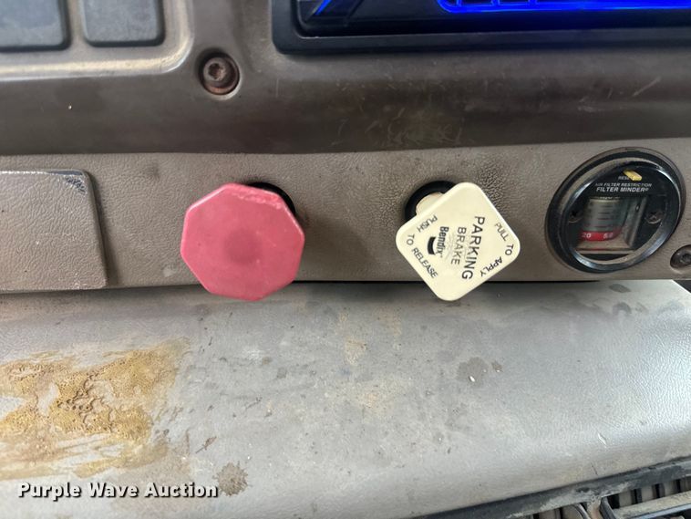 image for item DU3005 2004 Mack CX613 dump truck