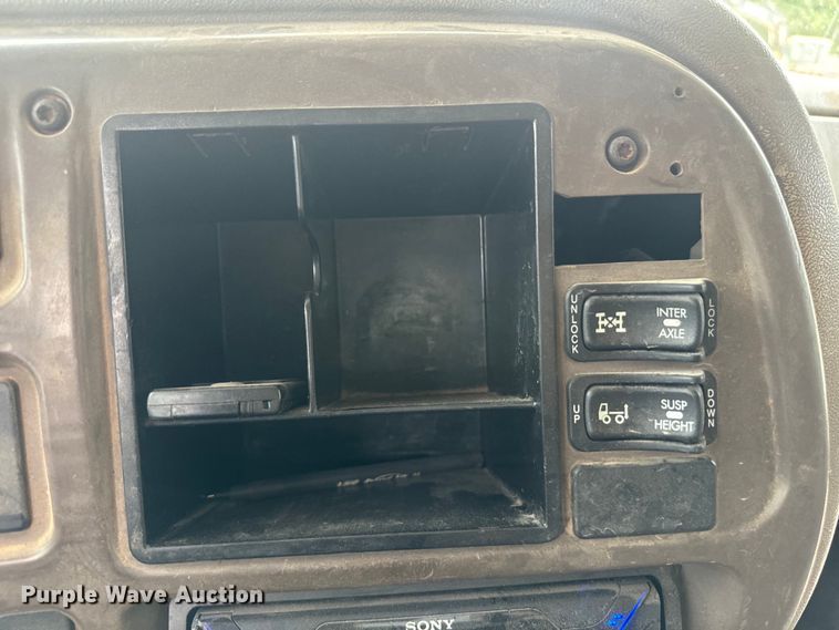 image for item DU3005 2004 Mack CX613 dump truck