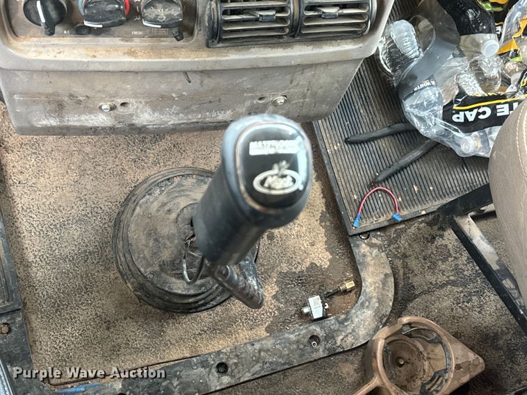 image for item DU3005 2004 Mack CX613 dump truck