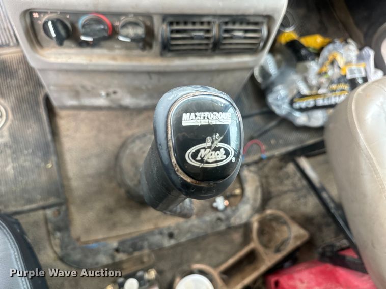 image for item DU3005 2004 Mack CX613 dump truck