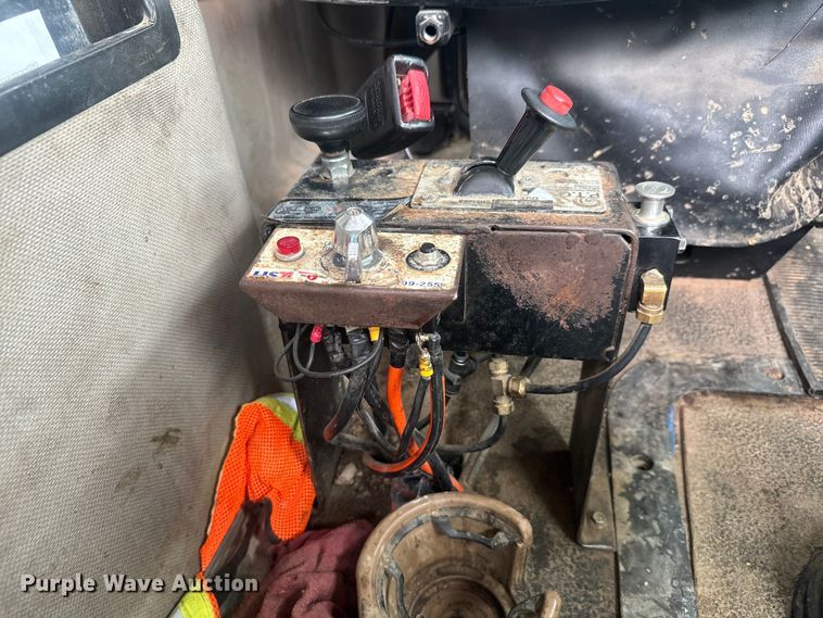 image for item DU3005 2004 Mack CX613 dump truck