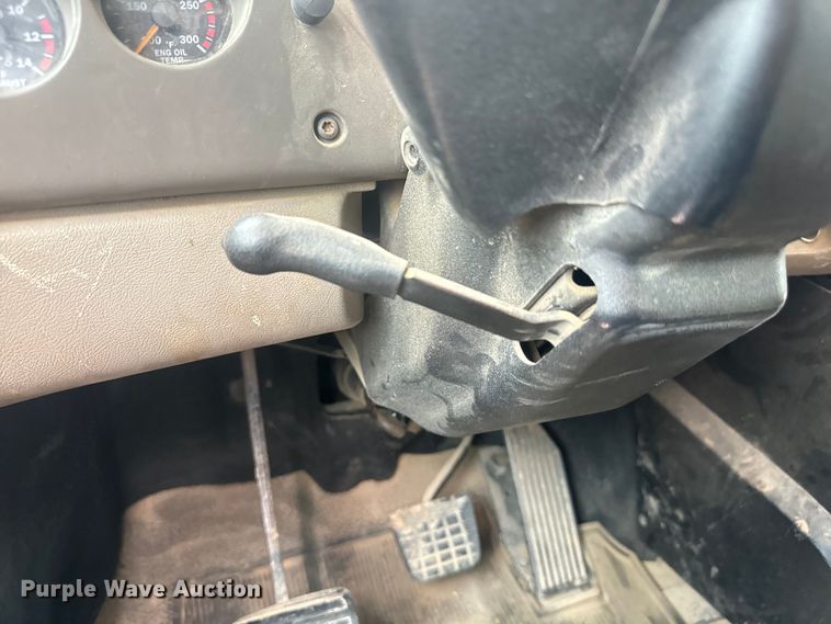 image for item DU3005 2004 Mack CX613 dump truck