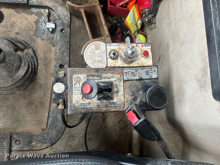 image for item DU3005 2004 Mack CX613 dump truck