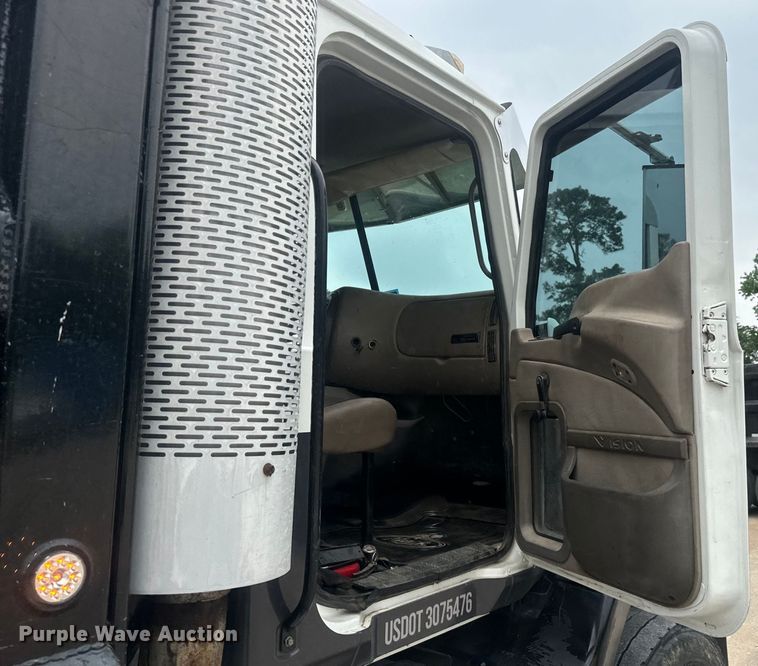 image for item DU3005 2004 Mack CX613 dump truck