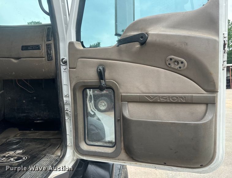 image for item DU3005 2004 Mack CX613 dump truck