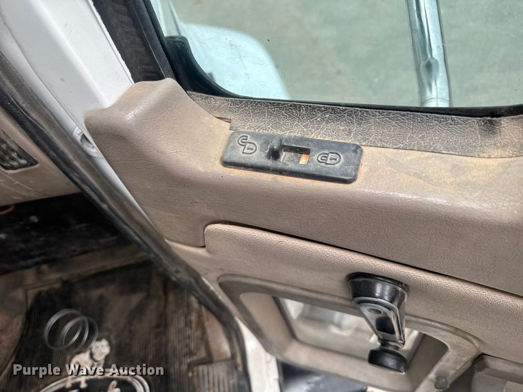 image for item DU3005 2004 Mack CX613 dump truck