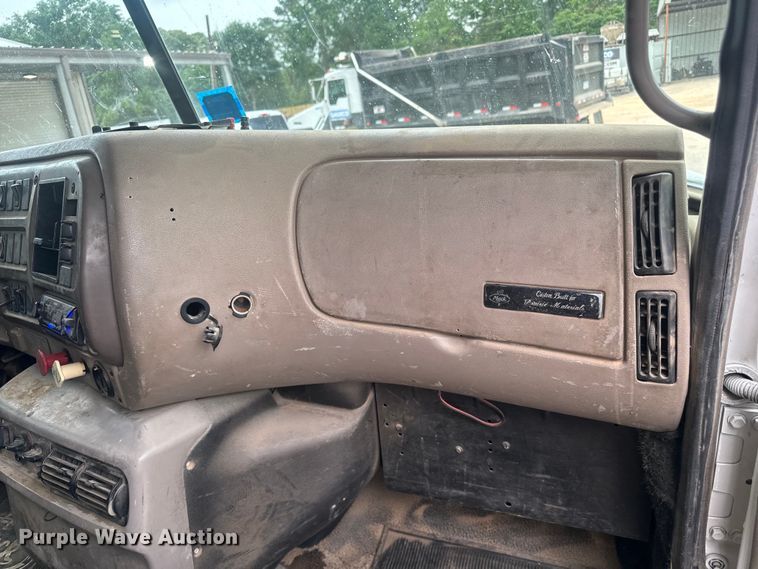 image for item DU3005 2004 Mack CX613 dump truck