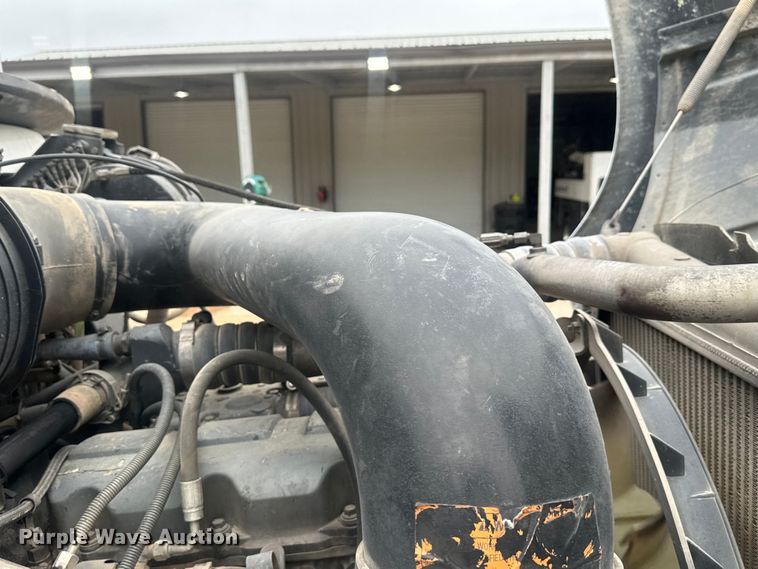 image for item DU3005 2004 Mack CX613 dump truck