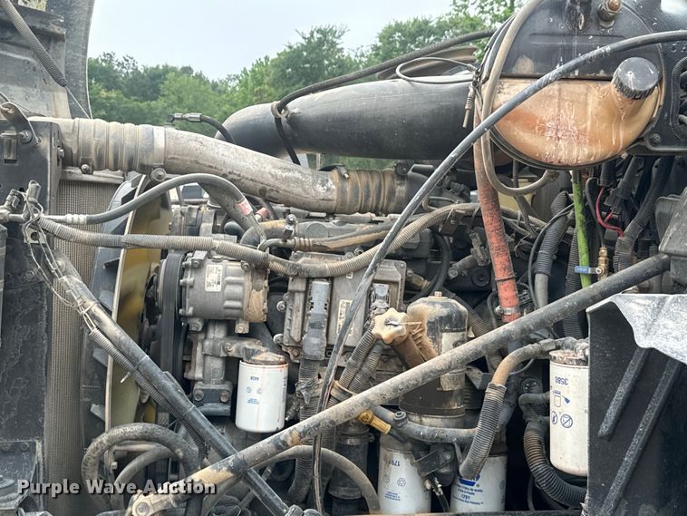 image for item DU3005 2004 Mack CX613 dump truck