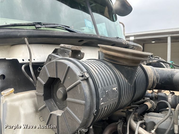 image for item DU3005 2004 Mack CX613 dump truck