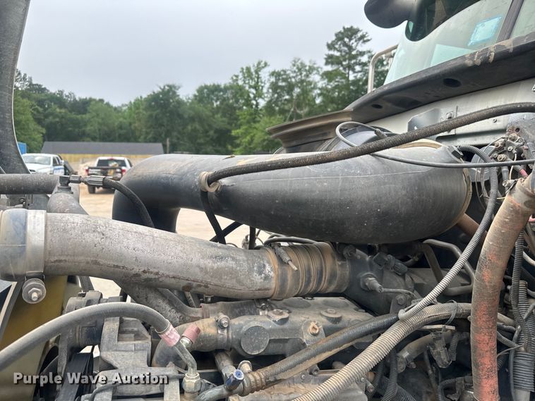 image for item DU3005 2004 Mack CX613 dump truck