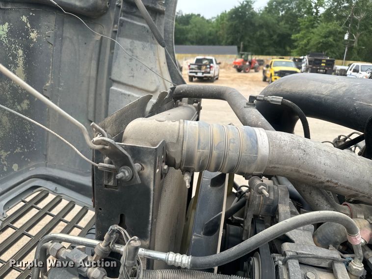 image for item DU3005 2004 Mack CX613 dump truck