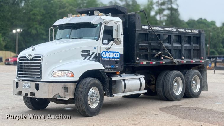 image for item DU3005 2004 Mack CX613 dump truck