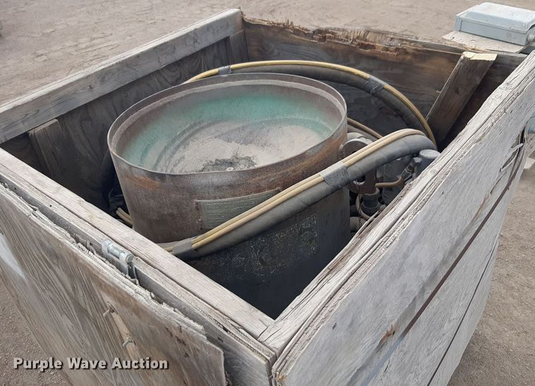 image for item DV9978 1983 Clemco blasting pot