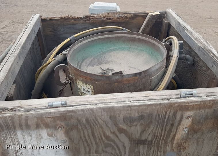 image for item DV9978 1983 Clemco blasting pot