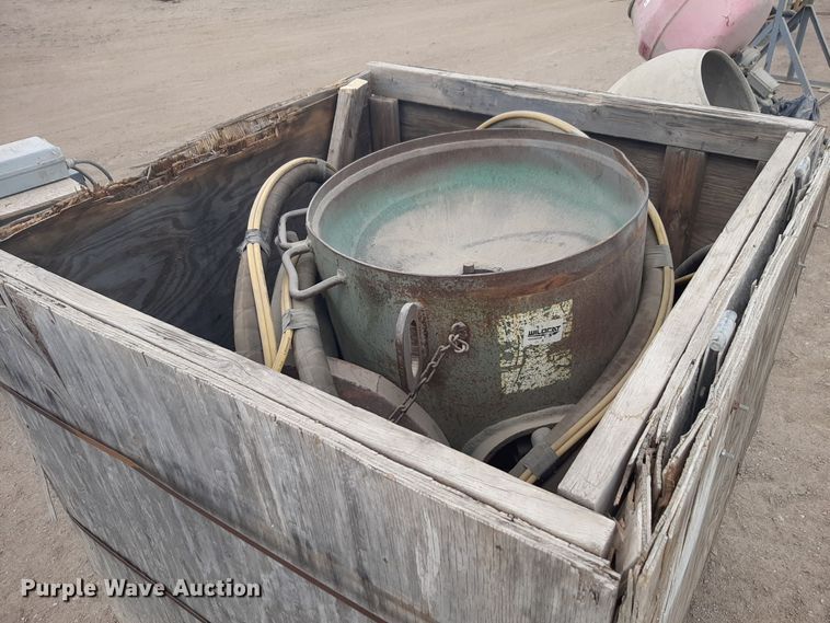 image for item DV9978 1983 Clemco blasting pot