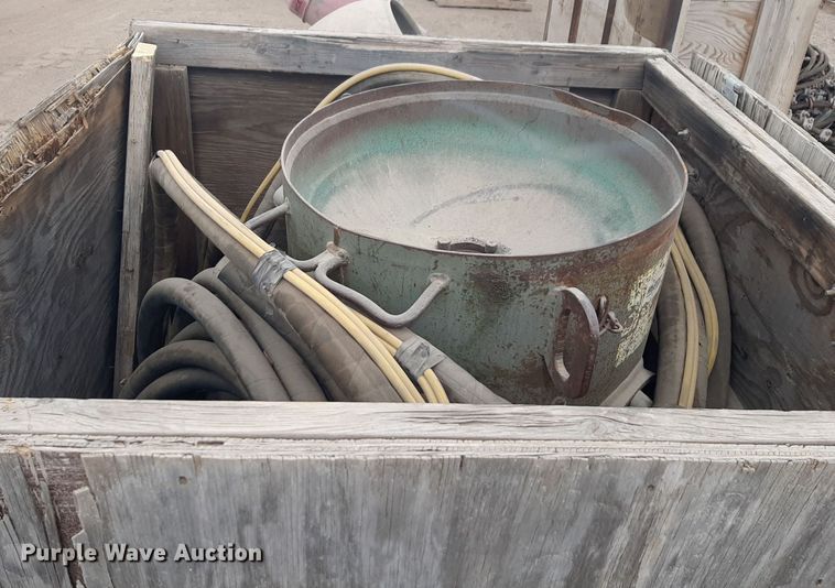 image for item DV9978 1983 Clemco blasting pot