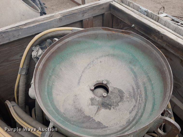 image for item DV9978 1983 Clemco blasting pot