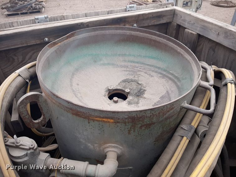 image for item DV9978 1983 Clemco blasting pot