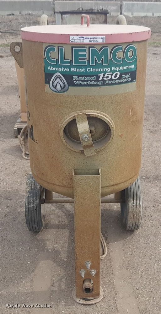 image for item DV9984 2007 Clemco 2024 sandblasting pot