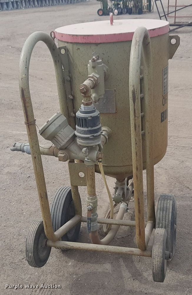 image for item DV9984 2007 Clemco 2024 sandblasting pot