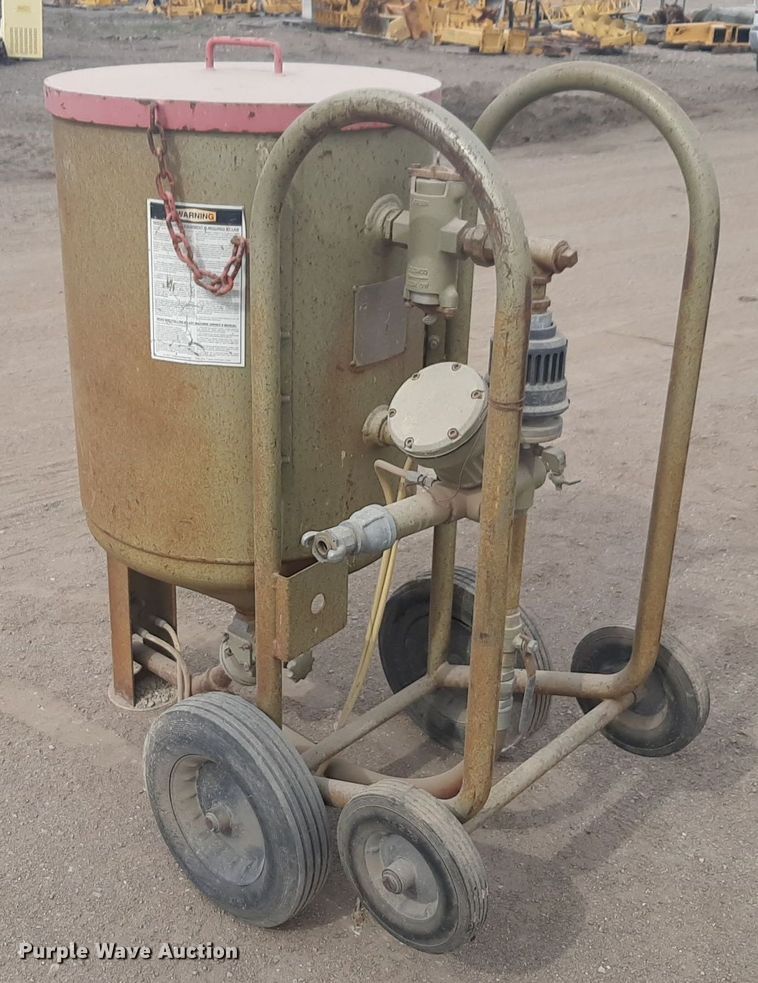 image for item DV9984 2007 Clemco 2024 sandblasting pot