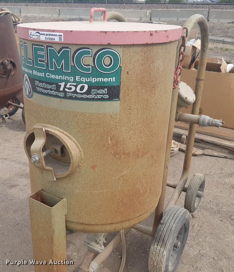 image for item DV9984 2007 Clemco 2024 sandblasting pot