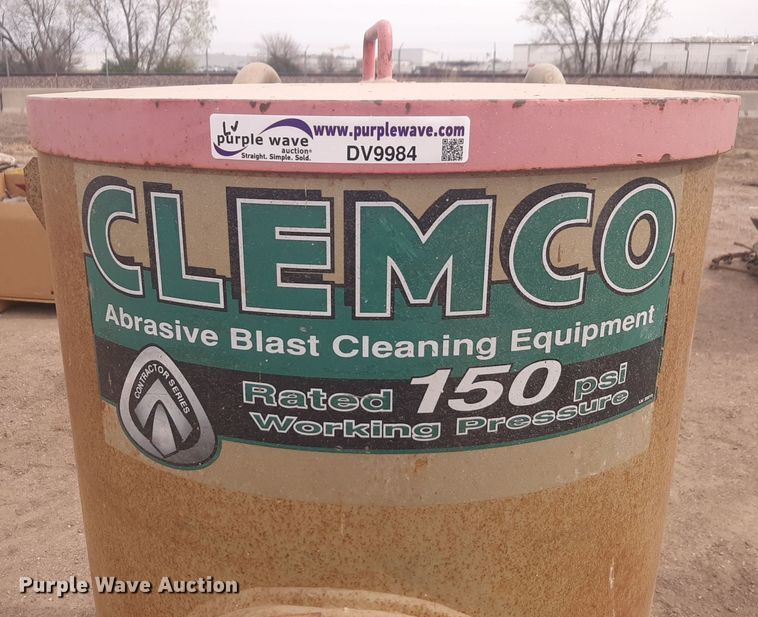 image for item DV9984 2007 Clemco 2024 sandblasting pot