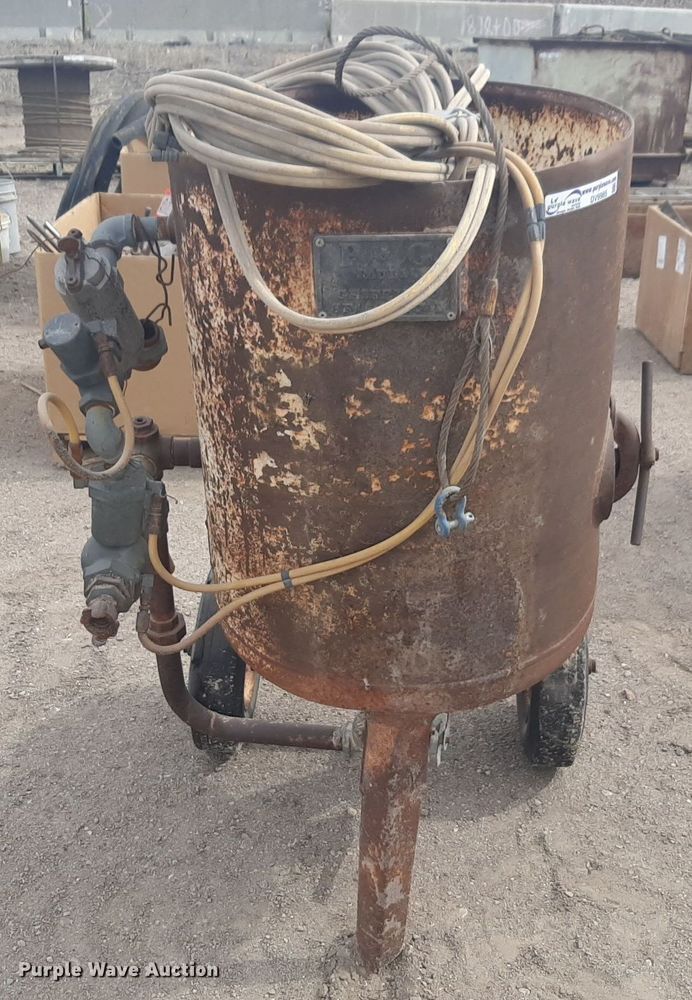 P&G 24WB sandblasting pot in Wichita, KS Item DV9985 for sale