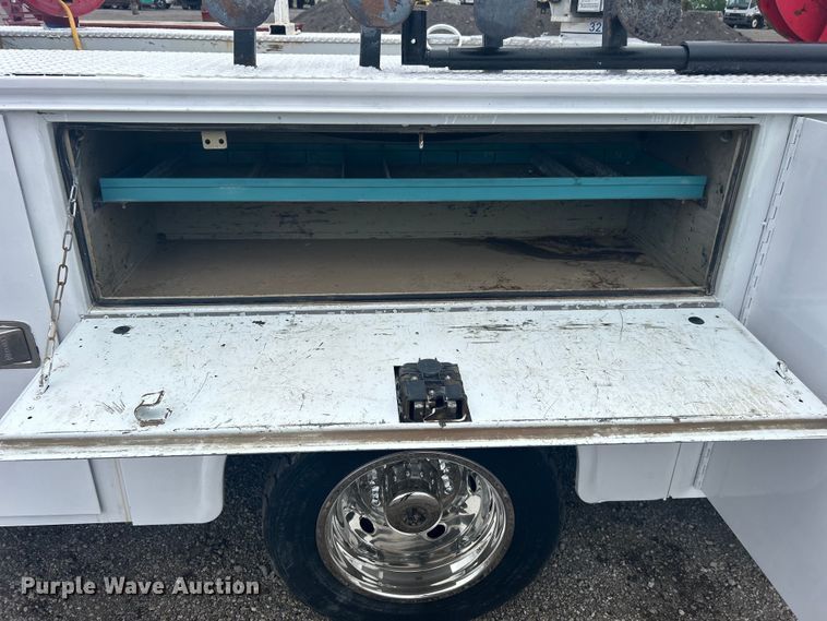 image for item EG1430 2017 Ford F550 Super Duty utility / service truck