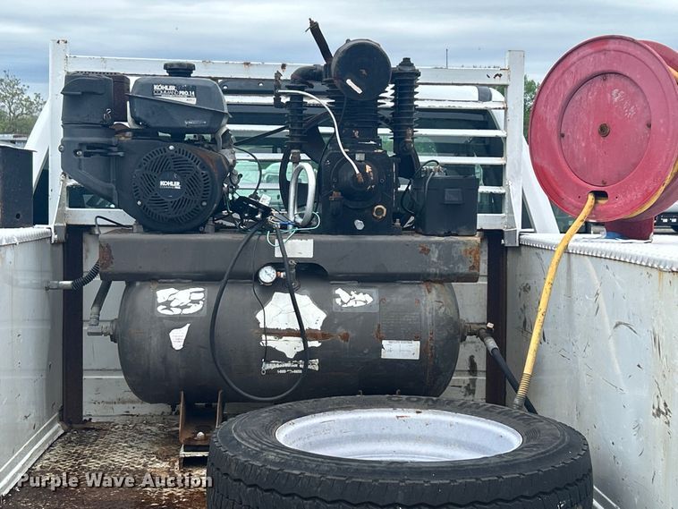 image for item EG1430 2017 Ford F550 Super Duty utility / service truck