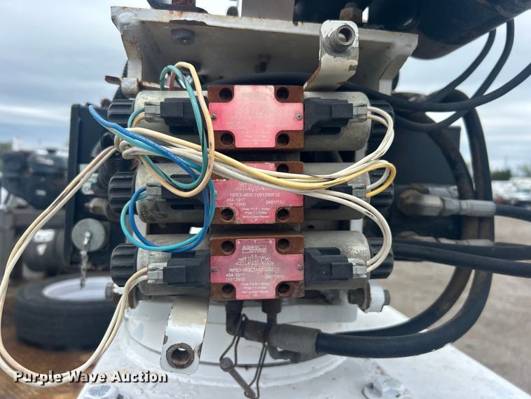 image for item EG1430 2017 Ford F550 Super Duty utility / service truck