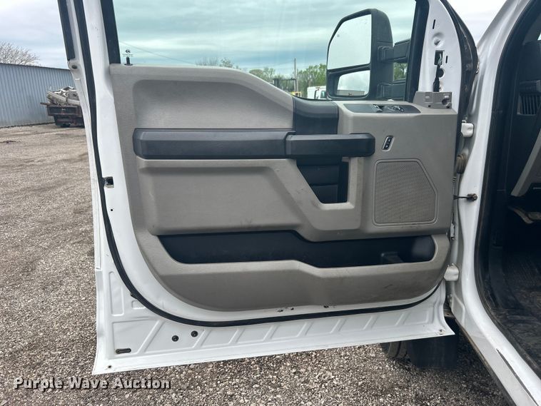 image for item EG1430 2017 Ford F550 Super Duty utility / service truck