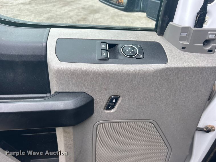 image for item EG1430 2017 Ford F550 Super Duty utility / service truck
