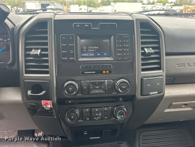 image for item EG1430 2017 Ford F550 Super Duty utility / service truck