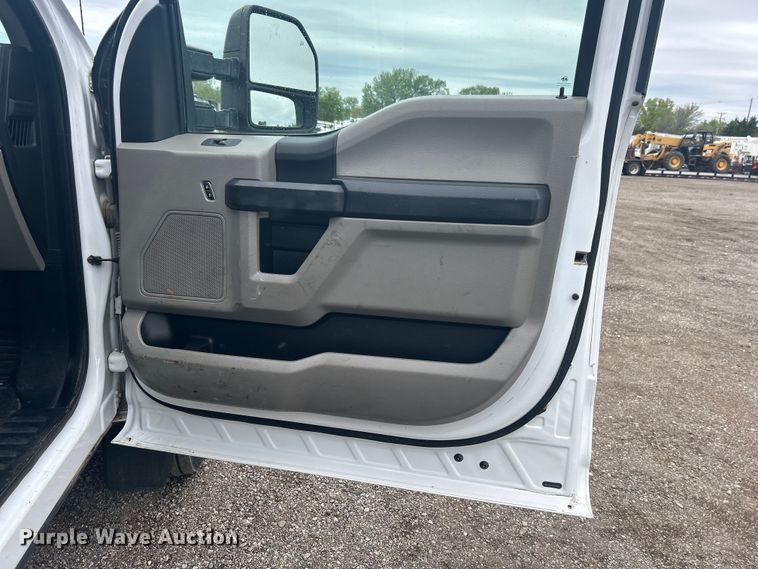 image for item EG1430 2017 Ford F550 Super Duty utility / service truck