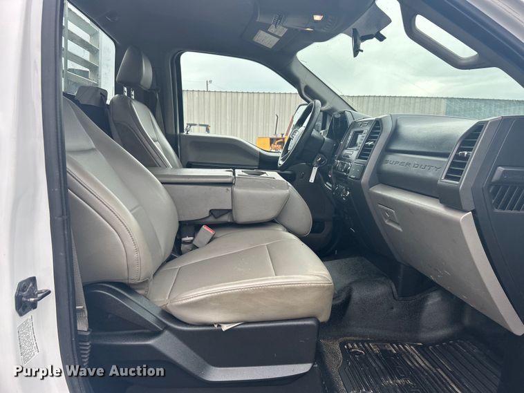 image for item EG1430 2017 Ford F550 Super Duty utility / service truck