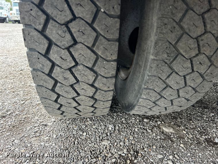 image for item EG1430 2017 Ford F550 Super Duty utility / service truck