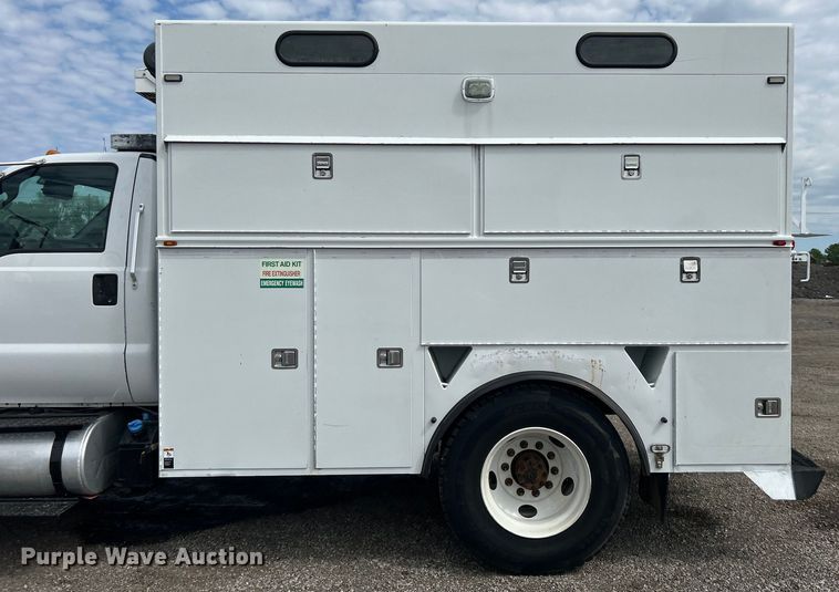 image for item EG1446 2013 Ford F650 Super Duty utility / service truck